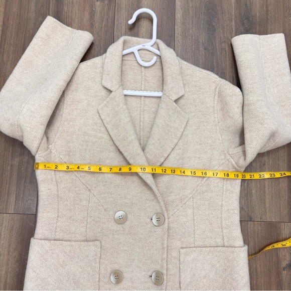 Women's wool and alpaca blended Tan Double-Breasted Coat - Picture 6 of 7